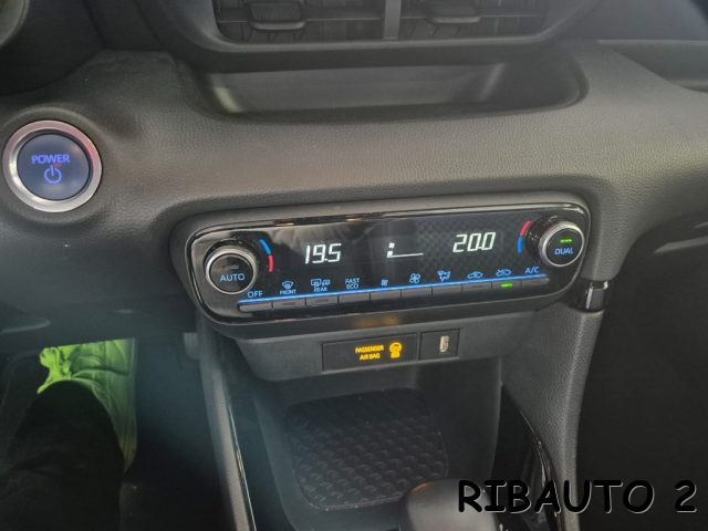 TOYOTA Yaris usata, con Touch screen