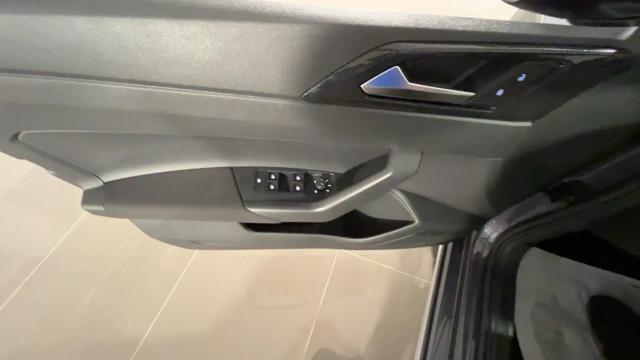 VOLKSWAGEN Taigo usata, con USB