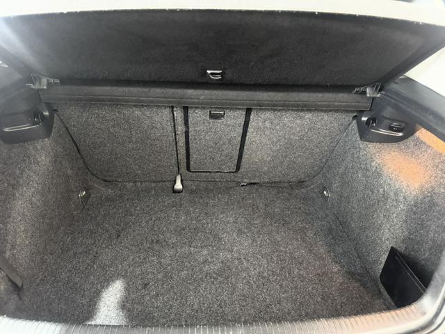 VOLKSWAGEN Golf usata, con Chiusura centralizzata