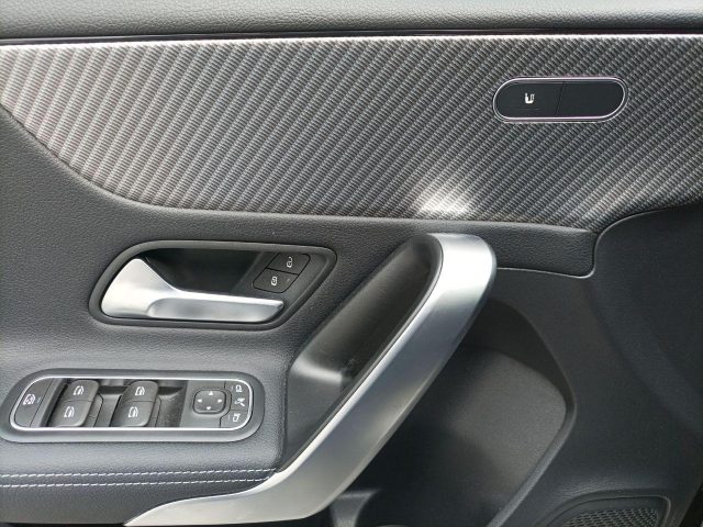 MERCEDES-BENZ A 180 usata, con Sistema di navigazione