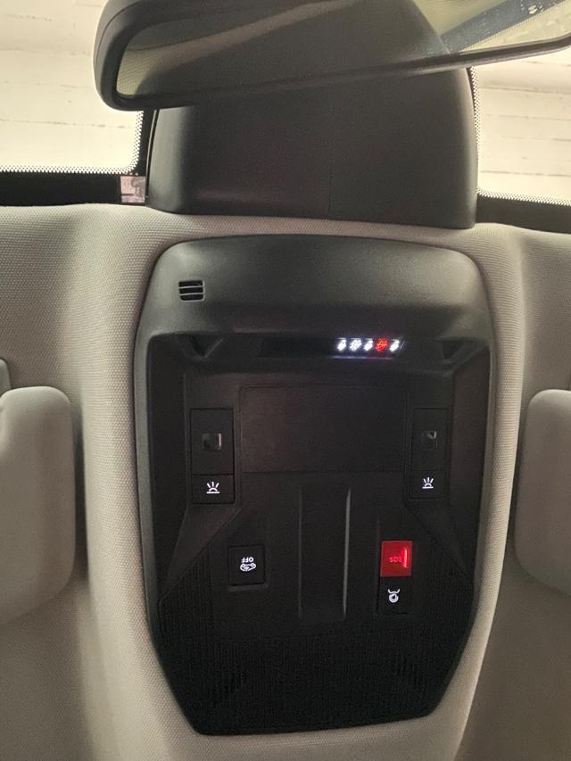 PEUGEOT 308 usata, con Sedile posteriore sdoppiato