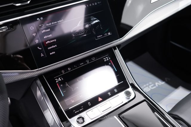 AUDI Q8 usata, con Volante in pelle