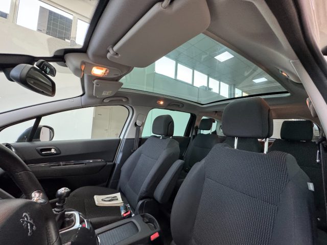 PEUGEOT 5008 usata, con Sistema di navigazione