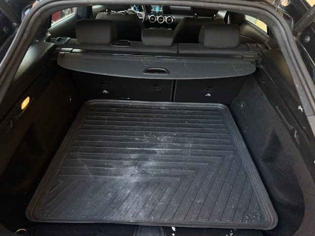 MERCEDES-BENZ CLA 200 usata, con Alzacristalli elettrici
