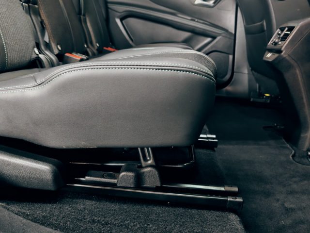 PEUGEOT 5008 usata, con Climatizzatore automatico, 2 zone