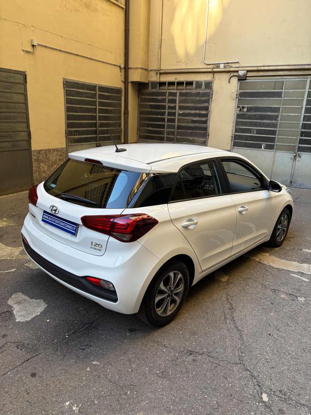 HYUNDAI i20 usata, con Airbag