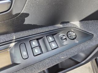 PEUGEOT 3008 usata, con Airbag testa