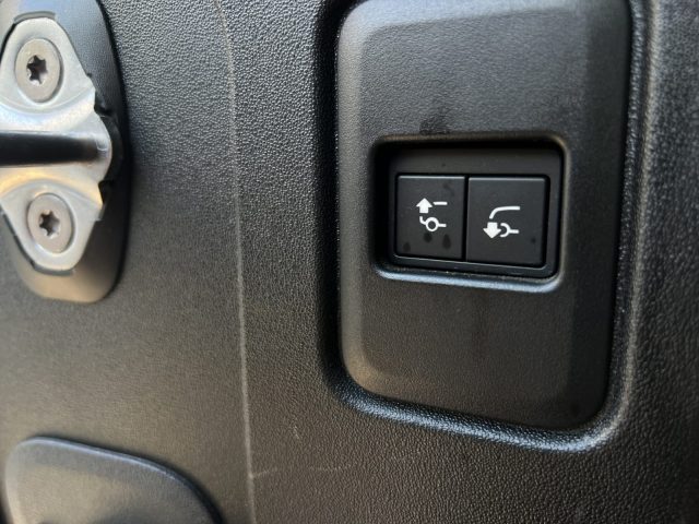 LAND ROVER Defender usata 14