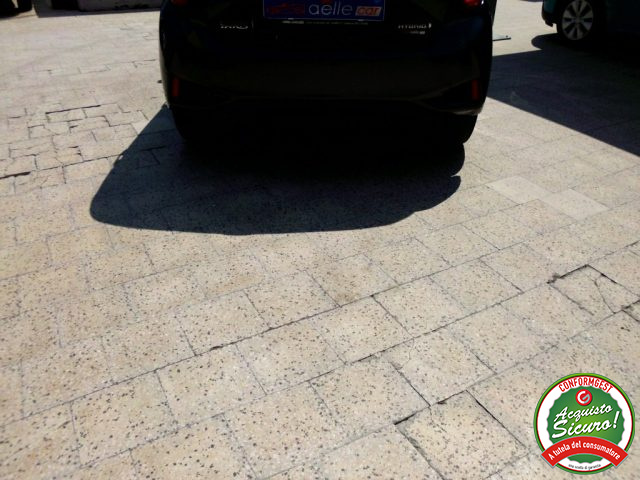 TOYOTA Yaris usata, con Luci diurne