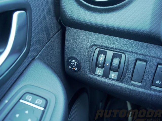 RENAULT Clio usata, con Sensori di parcheggio posteriori