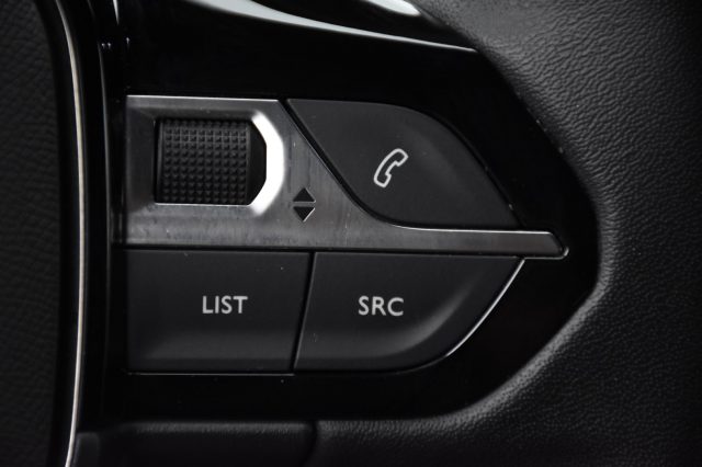 PEUGEOT 2008 usata, con Volante in pelle