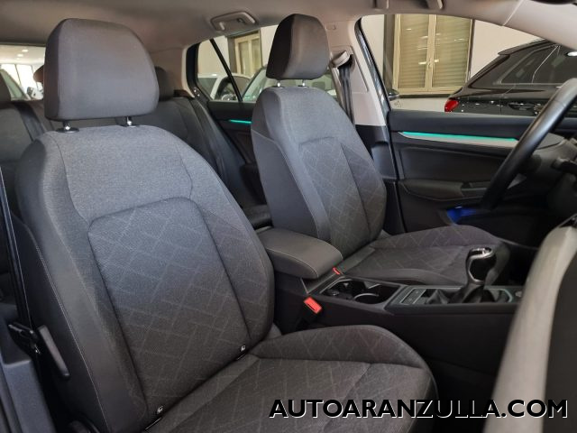 VOLKSWAGEN Golf usata, con USB