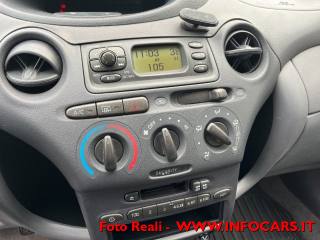 TOYOTA Yaris usata 9