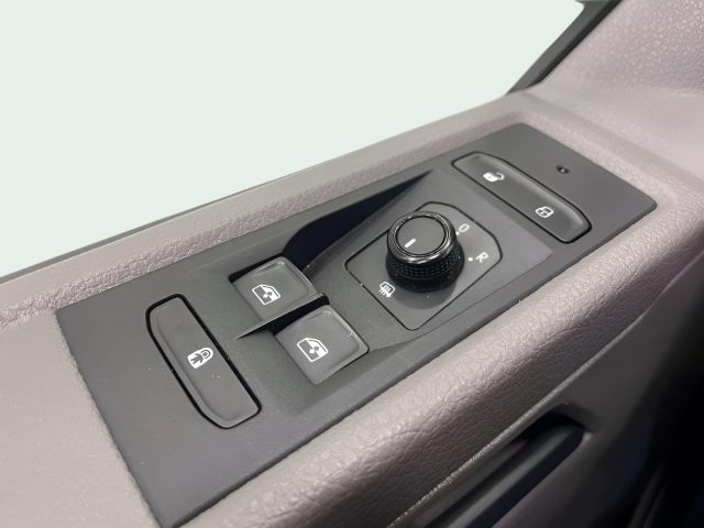 VOLKSWAGEN Caravelle usata 33