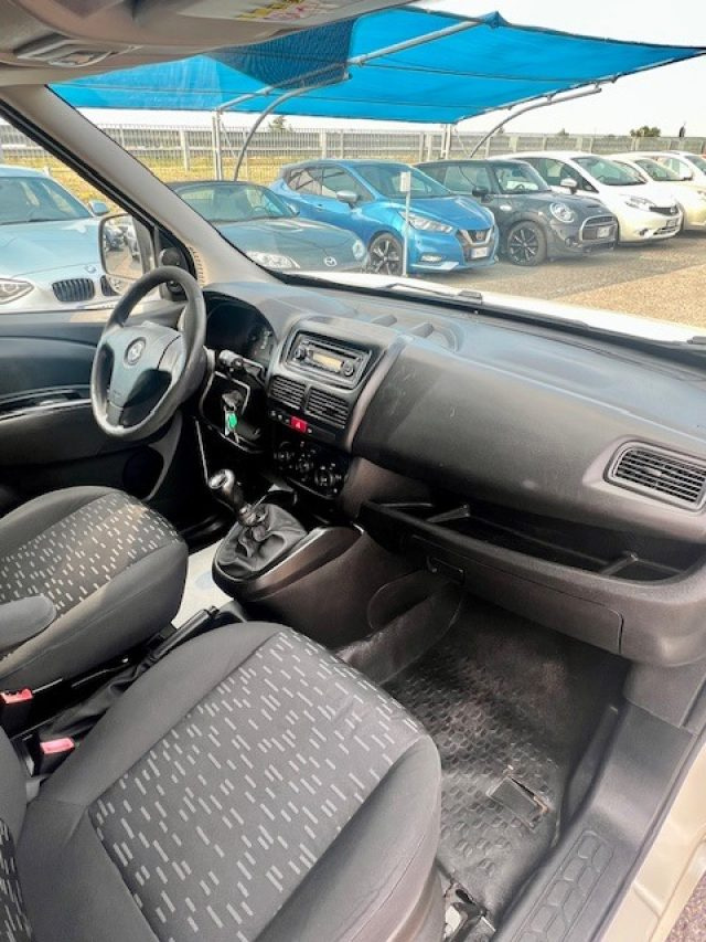 OPEL Combo usata, con Immobilizzatore elettronico