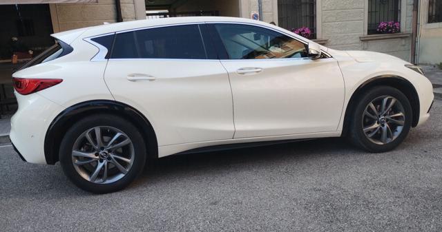 INFINITI Q30 usata, con Autoradio