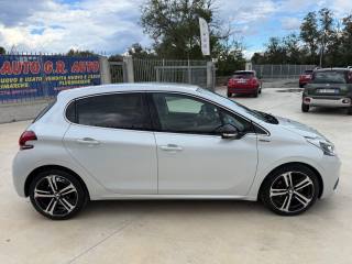 PEUGEOT 208 usata, con Autoradio