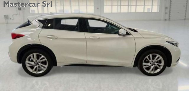 INFINITI Q30 usata, con Autoradio