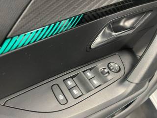 PEUGEOT 2008 usata, con Touch screen