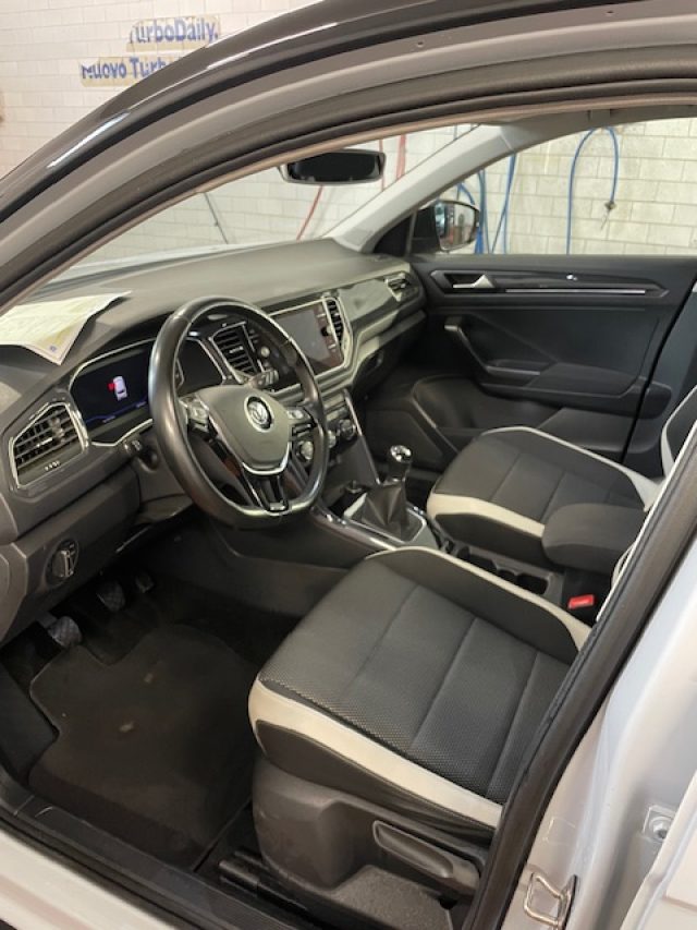 VOLKSWAGEN T-Roc usata, con Autoradio