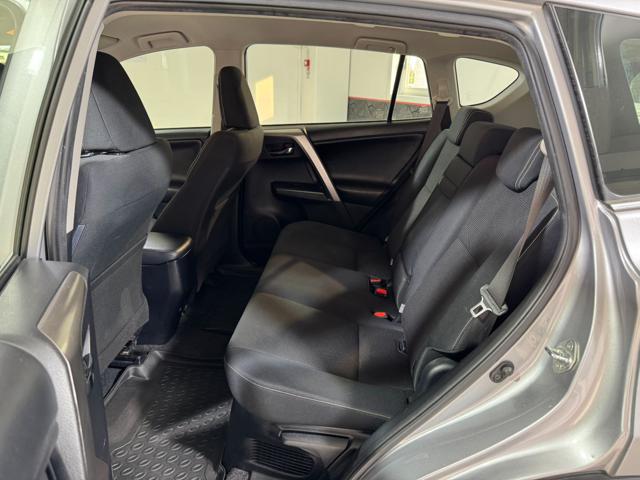 TOYOTA RAV 4 MY23 usata, con Fendinebbia