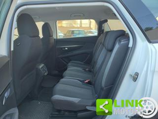 PEUGEOT 5008 usata, con Sedile posteriore sdoppiato