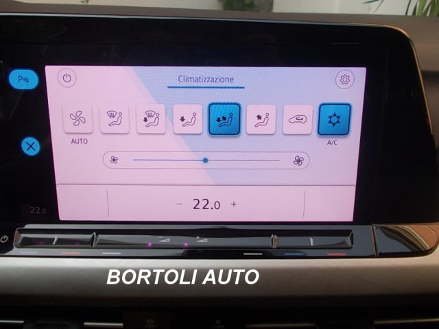 VOLKSWAGEN Golf usata, con USB