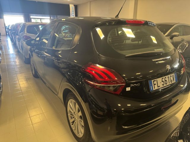 PEUGEOT 208 usata, con Alzacristalli elettrici