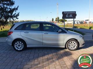 MERCEDES-BENZ B 180 usata, con Autoradio