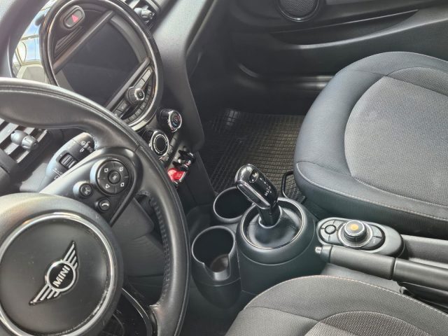 MINI Cooper usata, con Leve al volante