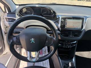 PEUGEOT 208 usata, con Airbag testa