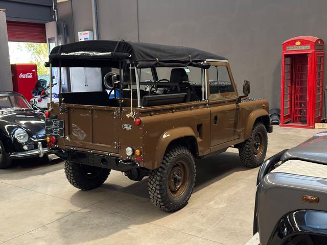 LAND ROVER Defender usata 3