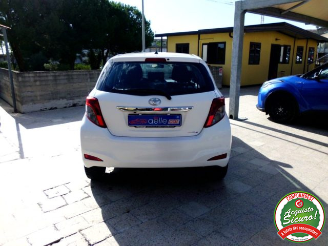 TOYOTA Yaris usata, con Autoradio