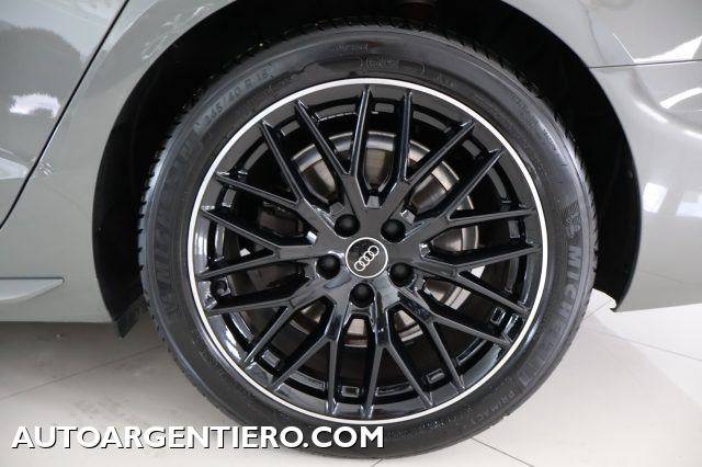 AUDI A4 usata, con Sensori di parcheggio anteriori
