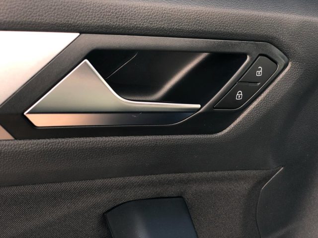 VOLKSWAGEN T-Roc usata, con USB