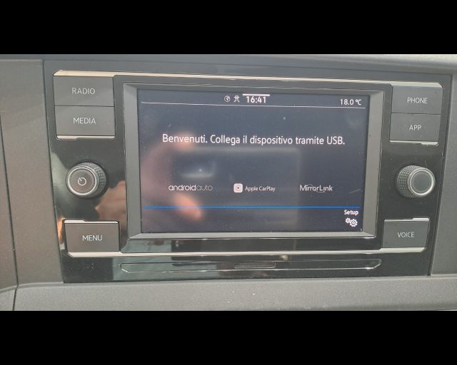 VOLKSWAGEN T6 Caravelle usata, con USB