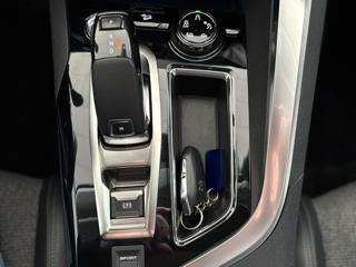 PEUGEOT 3008 usata, con Leve al volante