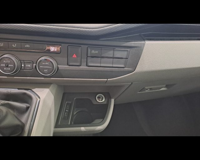 VOLKSWAGEN T6 Caravelle usata, con Autoradio digitale