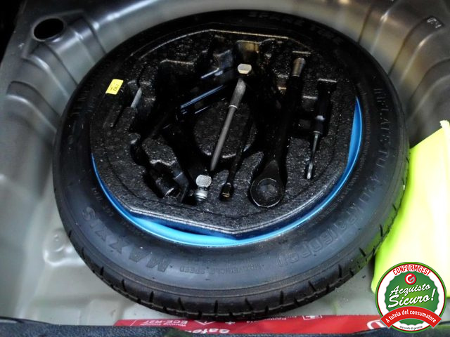 KIA Stonic usata, con Luci diurne