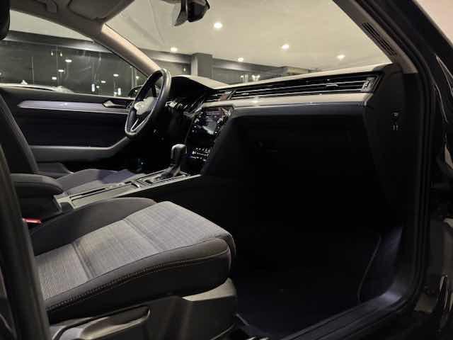 VOLKSWAGEN Passat Variant usata, con Sistema di navigazione