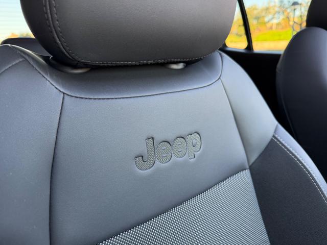 JEEP Avenger usata, con USB