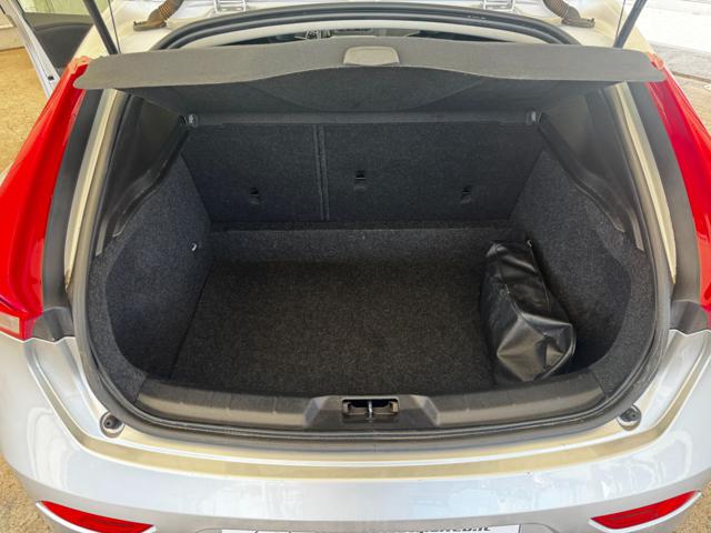 VOLVO V40 usata 24