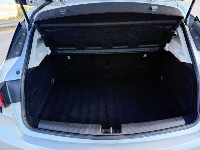 OPEL Astra usata, con Touch screen