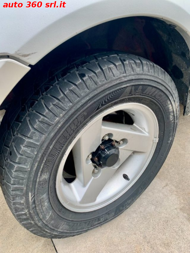 SUZUKI Jimny usata, con Ruota di riserva
