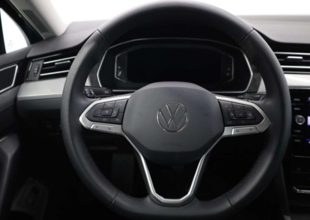 VOLKSWAGEN Passat Variant usata, con Park Distance Control