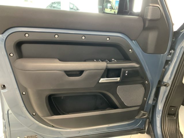 LAND ROVER Defender usata, con Park Distance Control