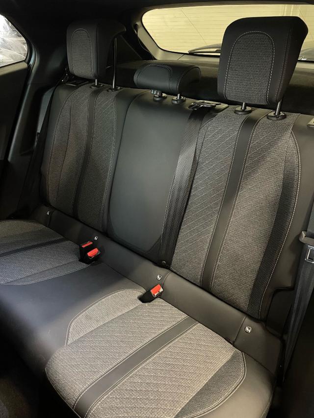 PEUGEOT 2008 usata, con Park Distance Control