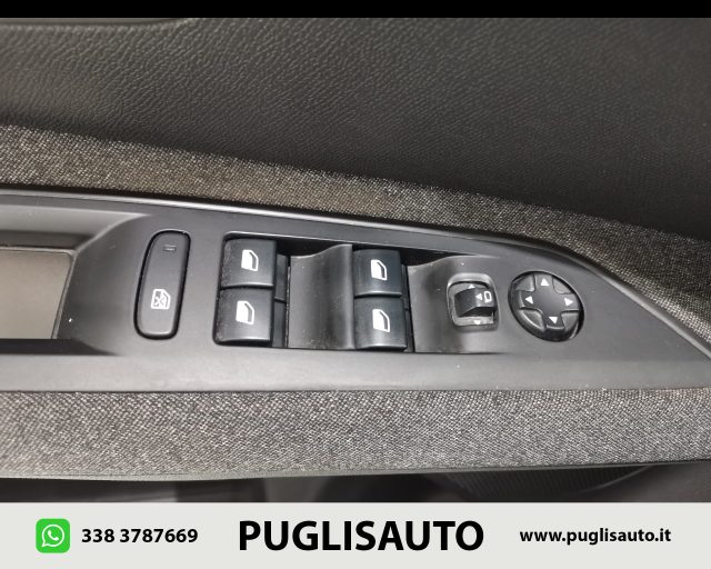 PEUGEOT 5008 usata, con Sedile posteriore sdoppiato