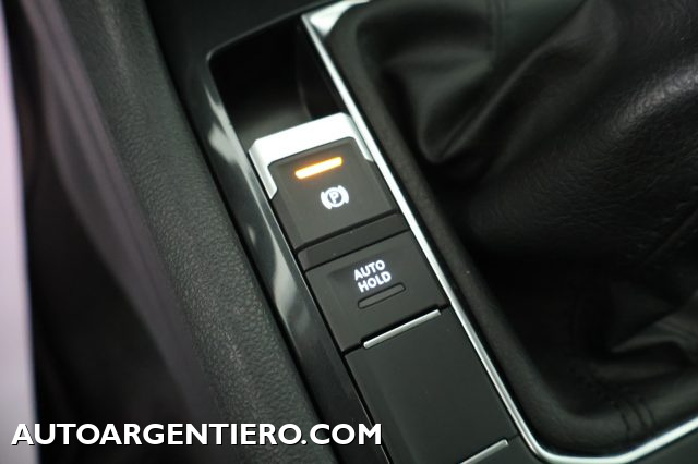 VOLKSWAGEN Tiguan usata, con USB