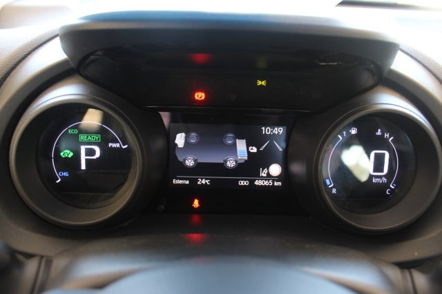 TOYOTA Yaris usata, con Autoradio digitale